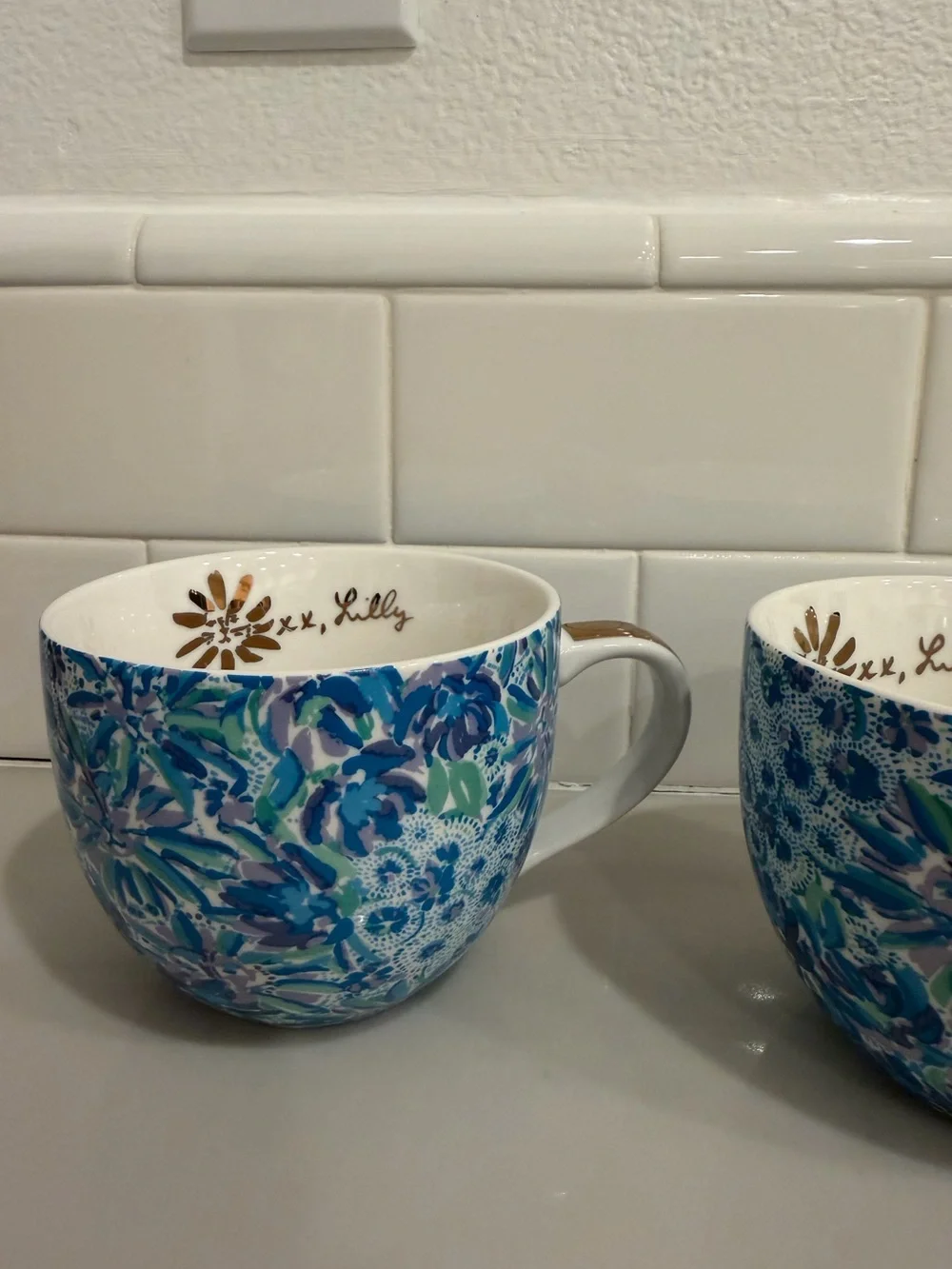 Lilly Pulitzer Set of 2 Blue Floral Ceramic Coffee Mugs – Never Used - Picture 2 of 4